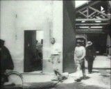 Obreros saliendo de la fábrica