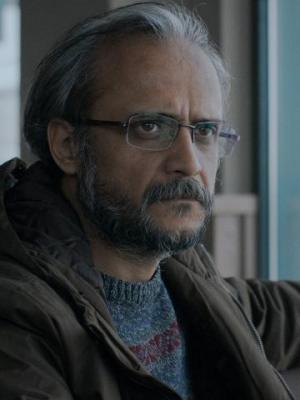 Kimse elimi tutmasin! (C)