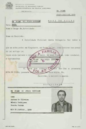 Mató a la familia y se fue al cine