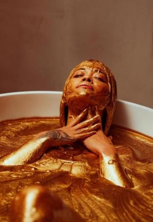 Rita Ora: How to Be Lonely (Vídeo musical)