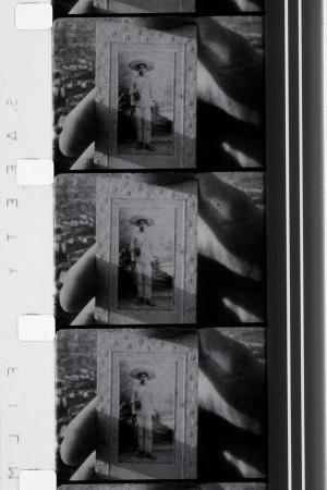 Trois gouttes de mezcal dans une coupe de champagne (C)