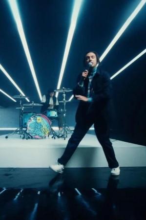 Twenty One Pilots: Shy Away (Vídeo musical)